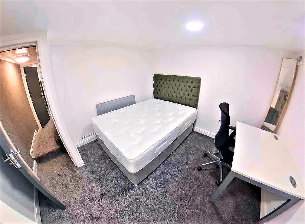 Room Back Harold Grove in Leeds