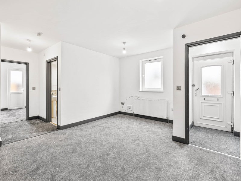 Flat Chaldon Road in Caterham on the Hill