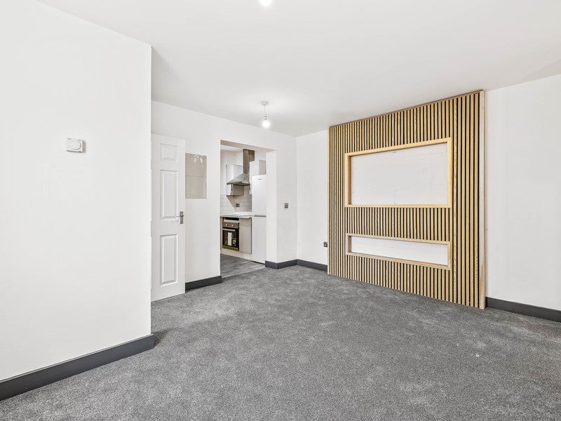 Flat Chaldon Road in Caterham on the Hill