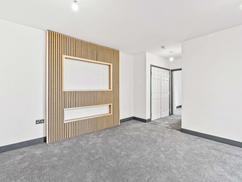 Flat Chaldon Road in Caterham on the Hill