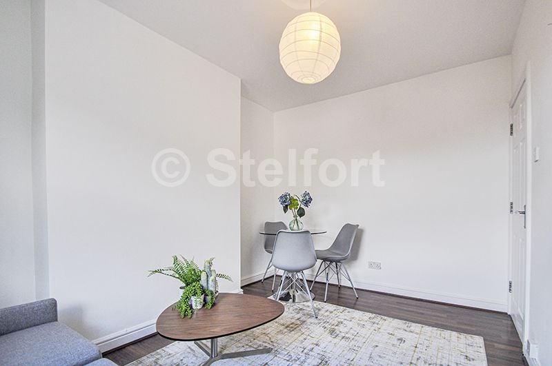Flat Jackson Road in Greater London