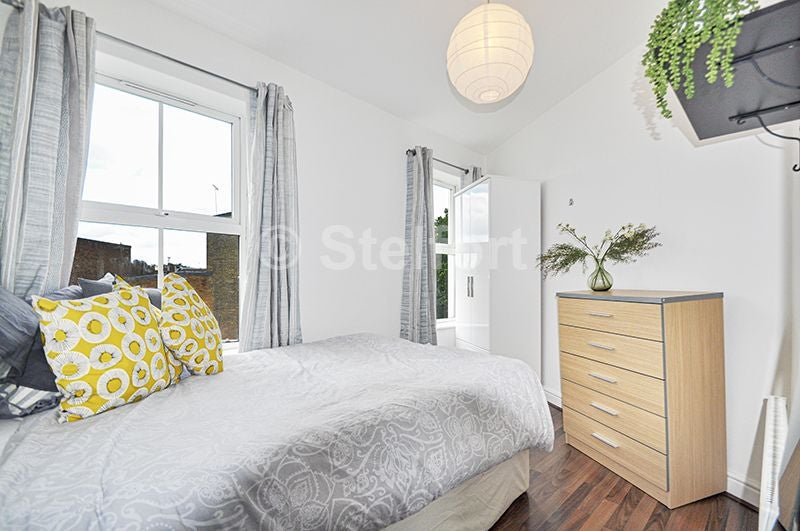 Flat Jackson Road in Greater London