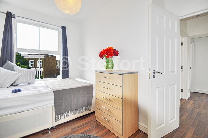 Flat Jackson Road in Greater London