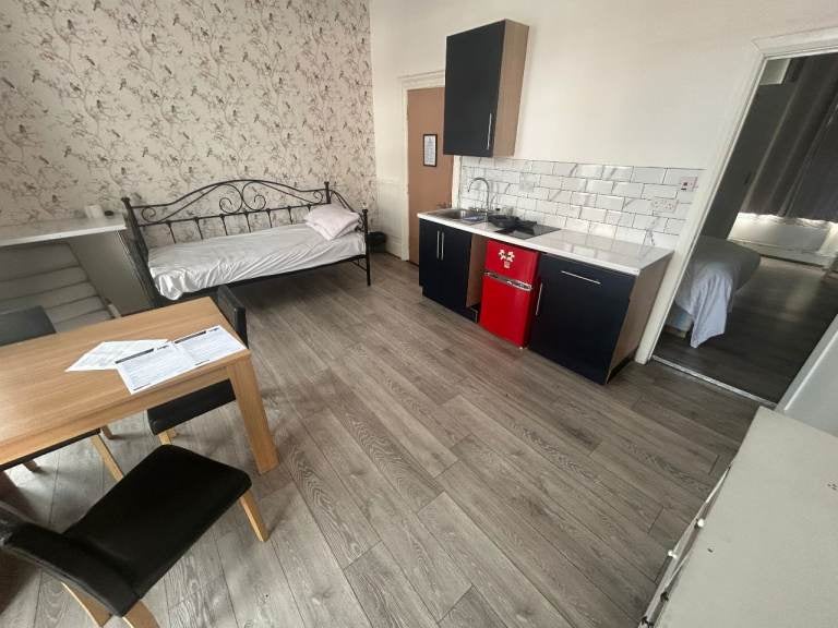 Flat Goldhawk Road in Greater London