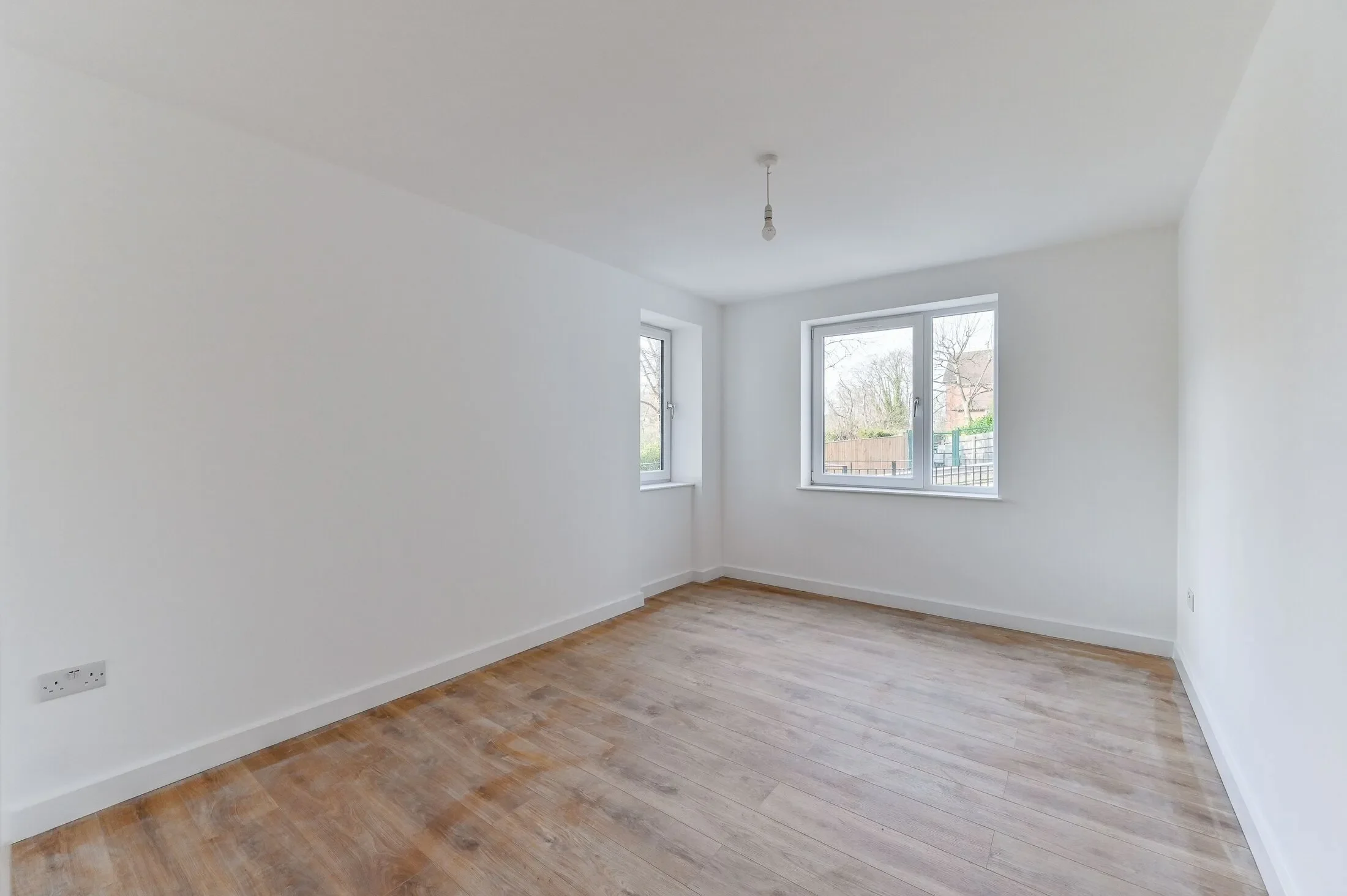 Flat Famet Avenue in Greater London