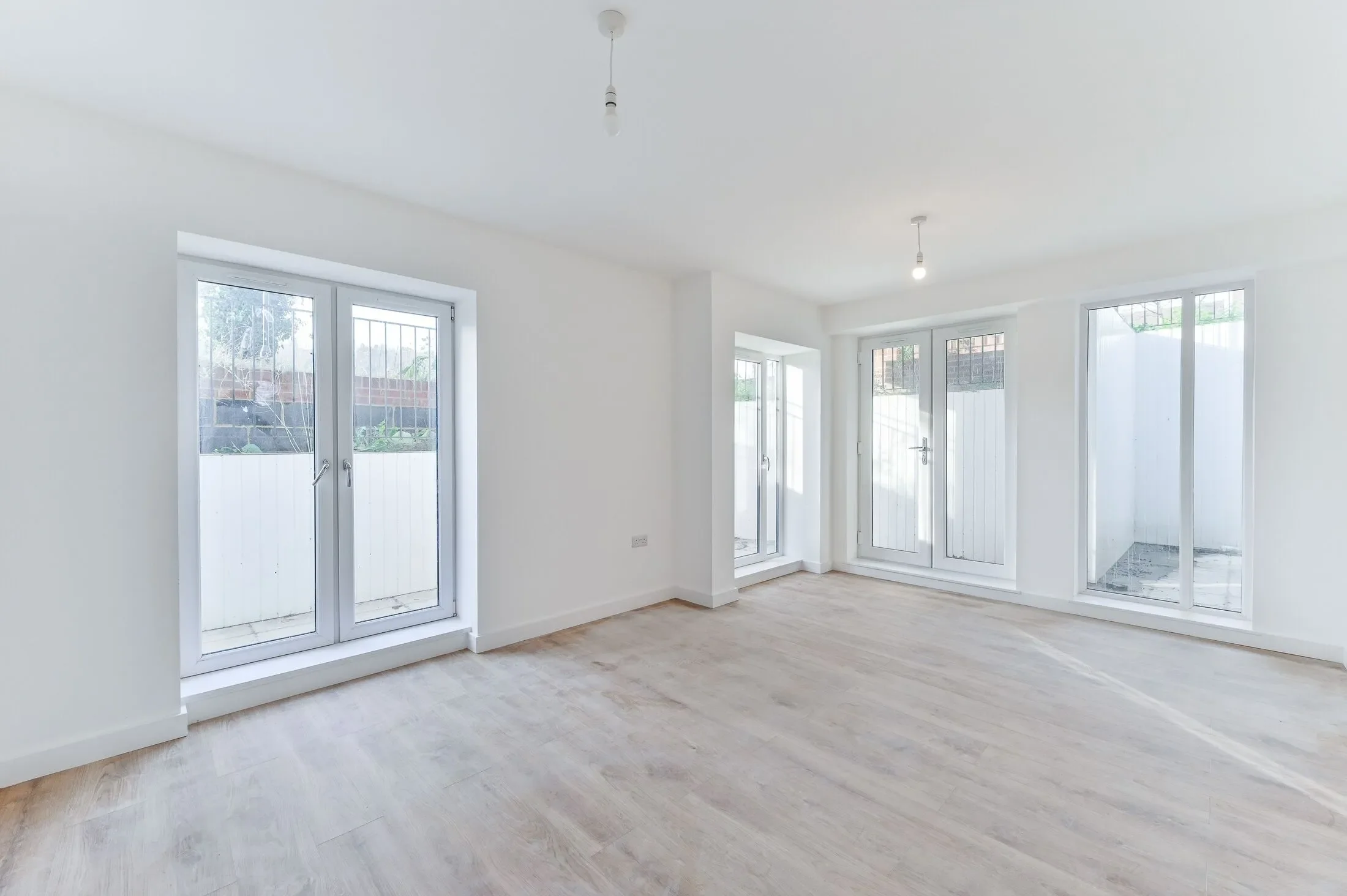 Flat Famet Avenue in Greater London