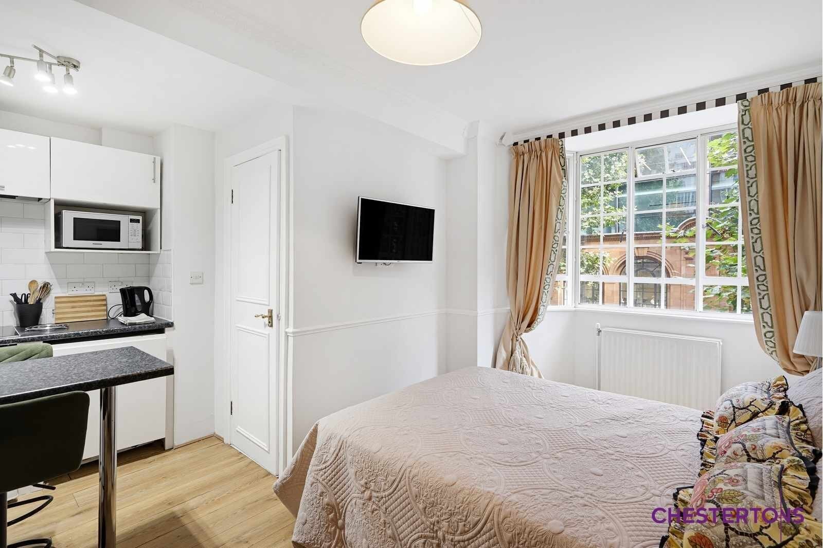 Flat Lucan Place in Greater London