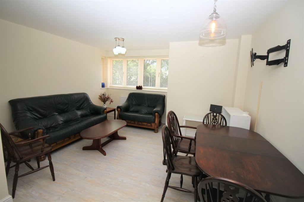 Flat Roe Green Lane in Welwyn Hatfield