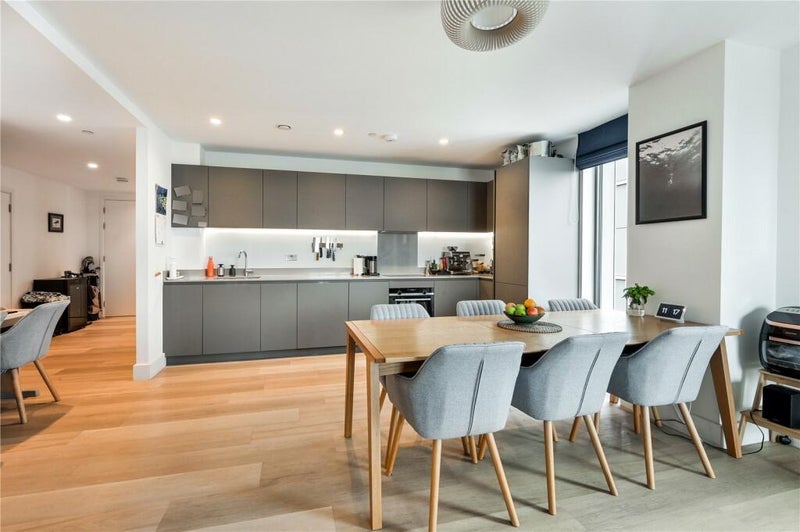 Room Marshgate Lane in Greater London