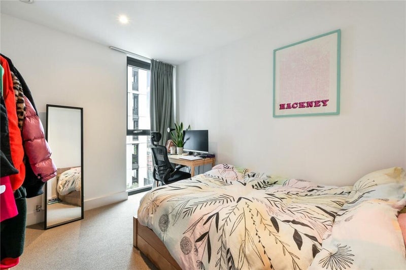 Room Marshgate Lane in Greater London