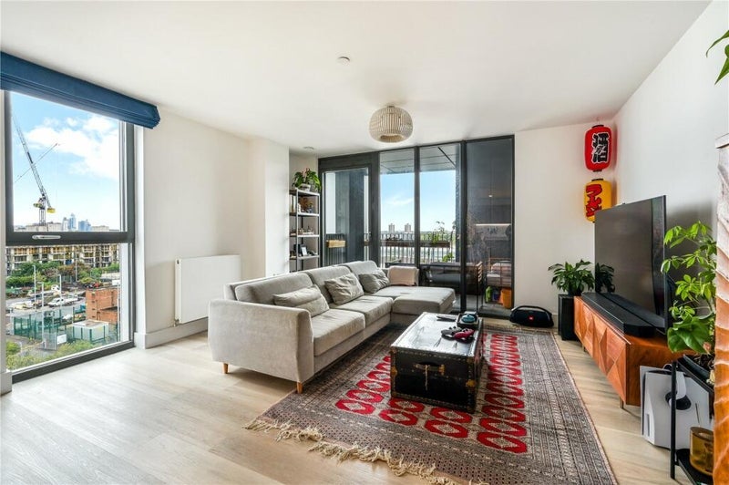 Room Marshgate Lane in Greater London