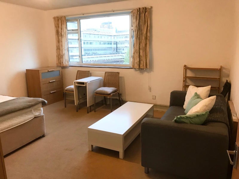 Flat Hatfields in Greater London