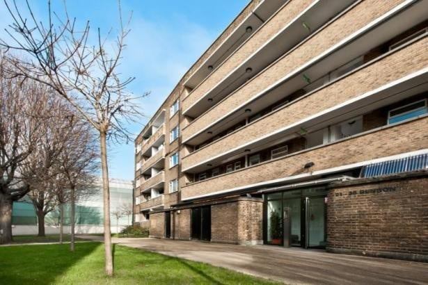 Flat Hatfields in Greater London
