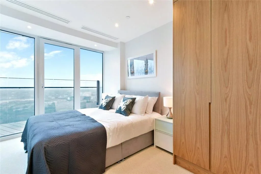 Flat Crossharbour Plaza in Greater London