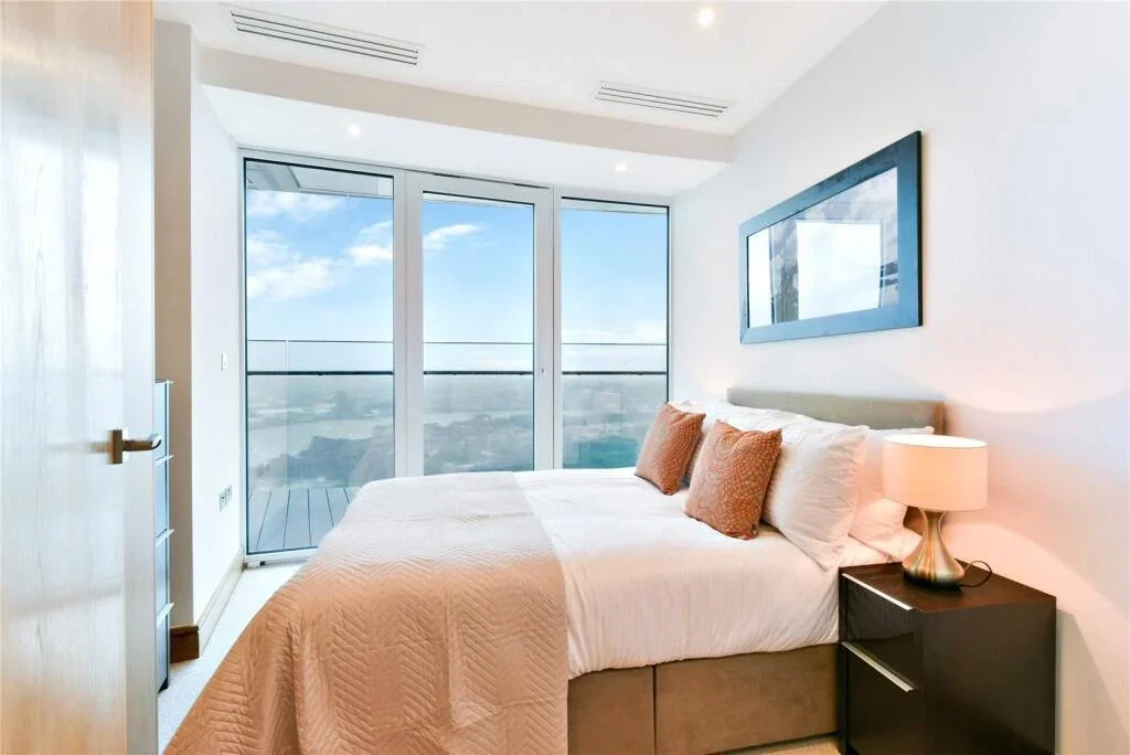 Flat Crossharbour Plaza in Greater London