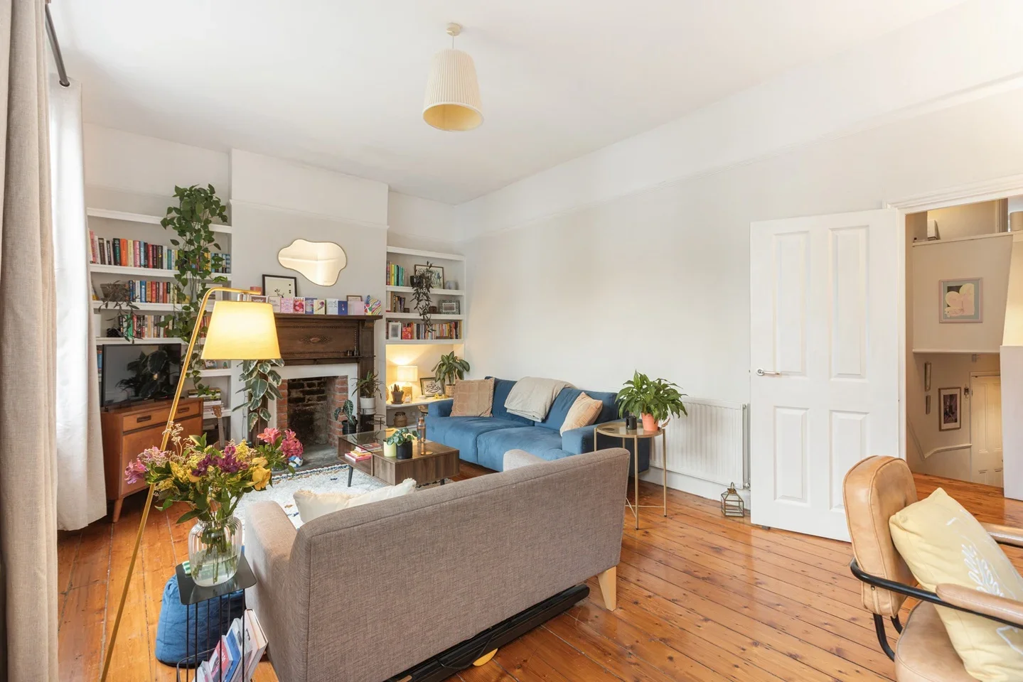 Flat Deronda Road in Greater London