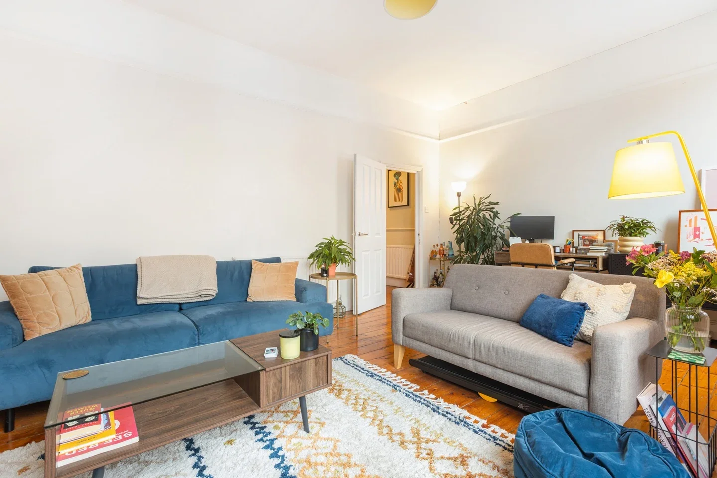 Flat Deronda Road in Greater London