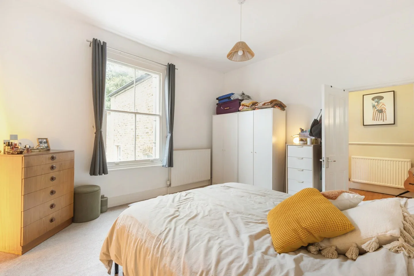 Flat Deronda Road in Greater London