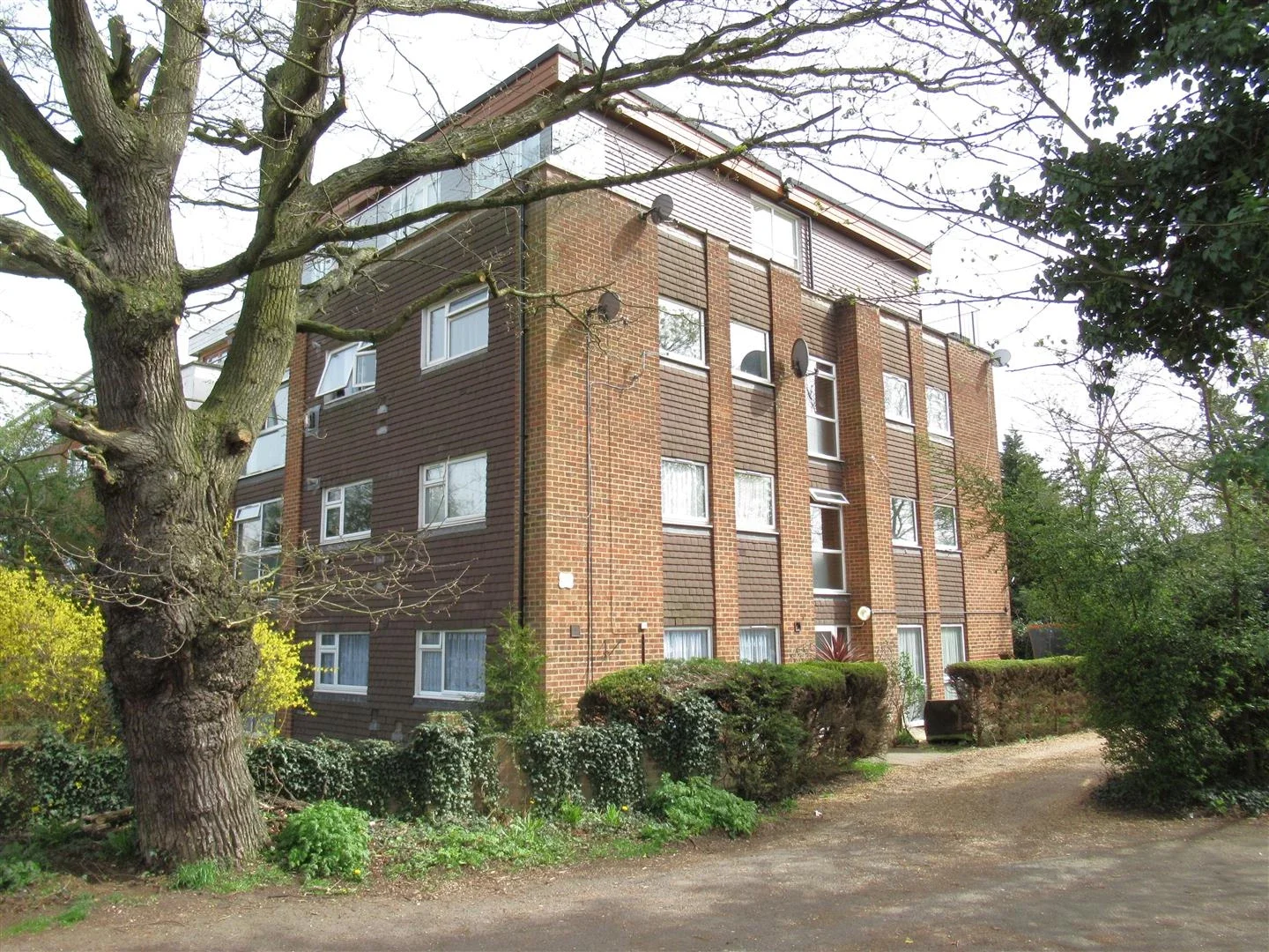 Flat The Chantry in Greater London