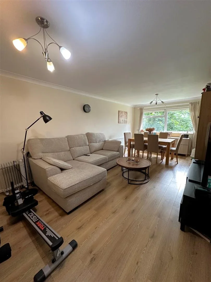 Flat The Chantry in Greater London