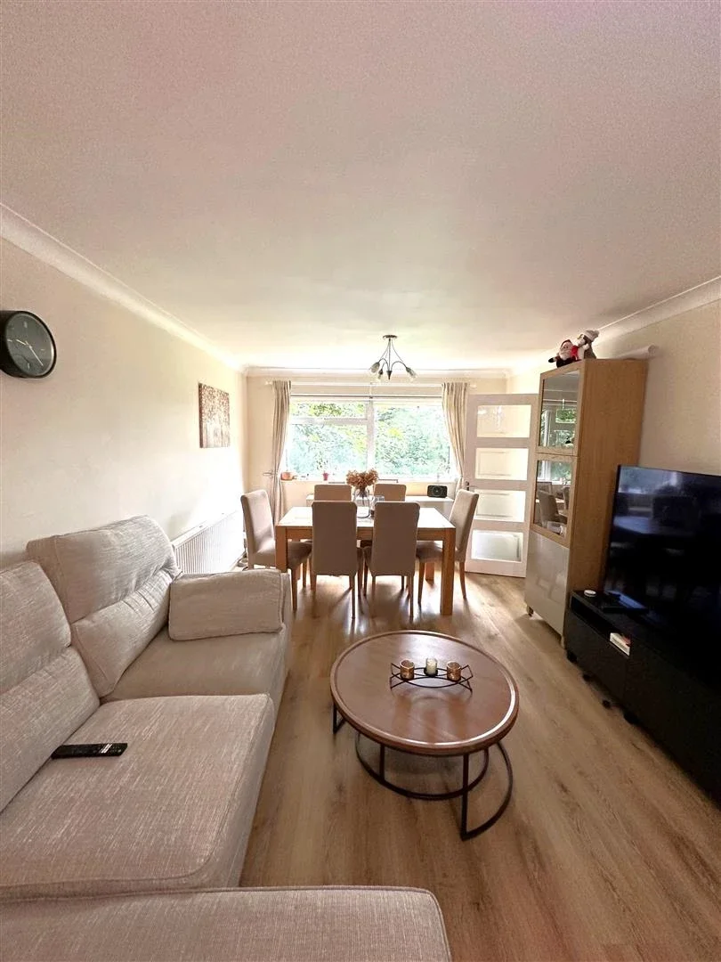 Flat The Chantry in Greater London