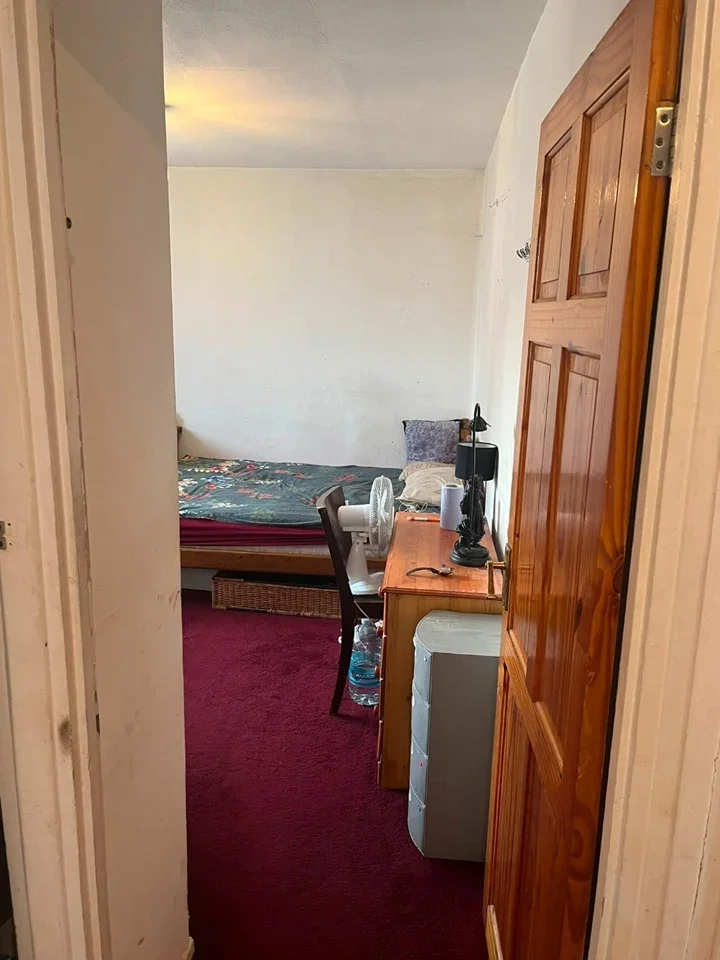 Room Carnarvon Drive in Greater London