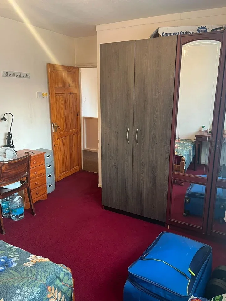 Room Carnarvon Drive in Greater London