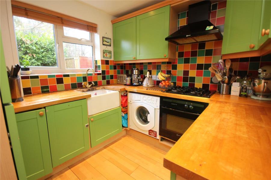 Flat Onslow Crescent in Woking