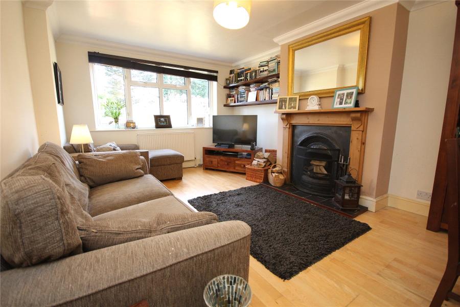 Flat Onslow Crescent in Woking