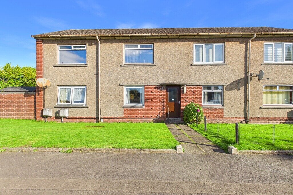 Flat Lang Avenue in Renfrew