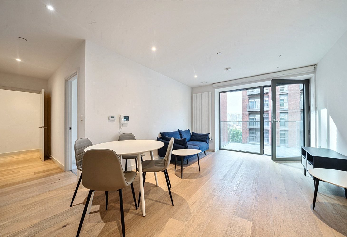 Flat Shipwright Street in Greater London