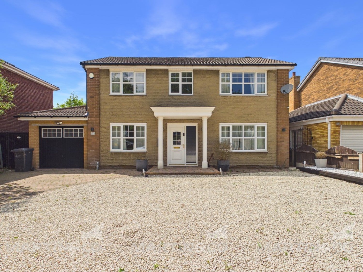 House Kestrel Drive in Doncaster