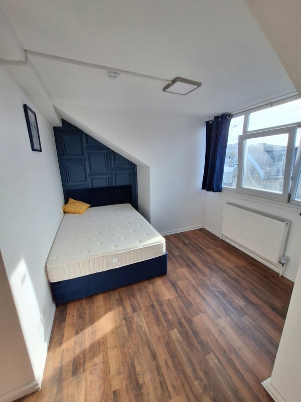 Room Back Sladen Street in Bradford
