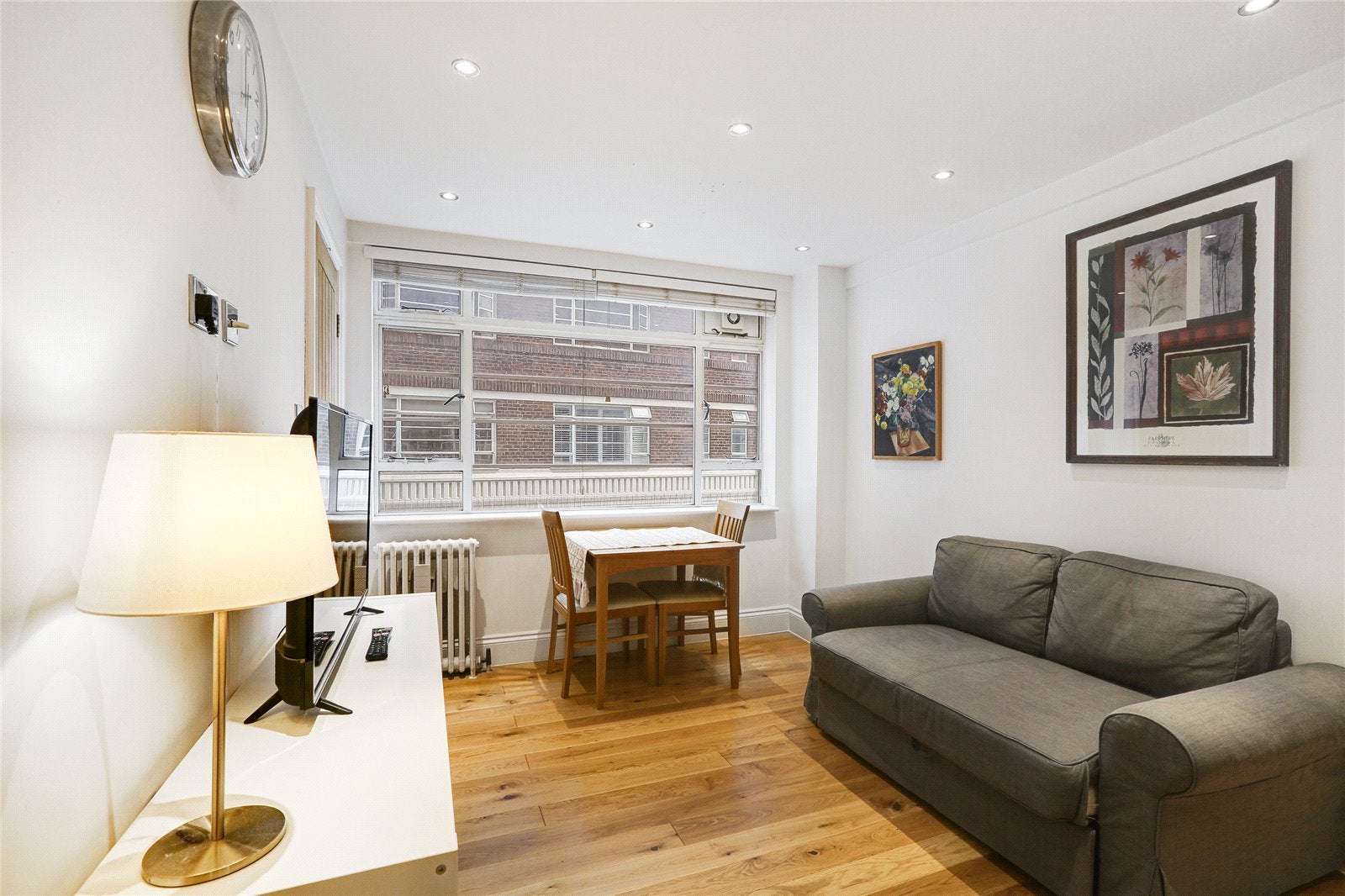 Flat Sloane Avenue in Greater London