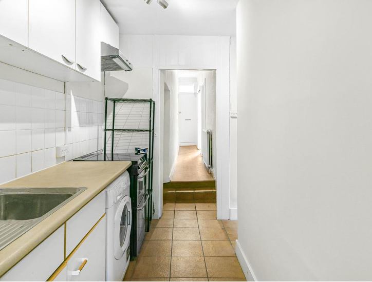 Room Vant Road in Greater London