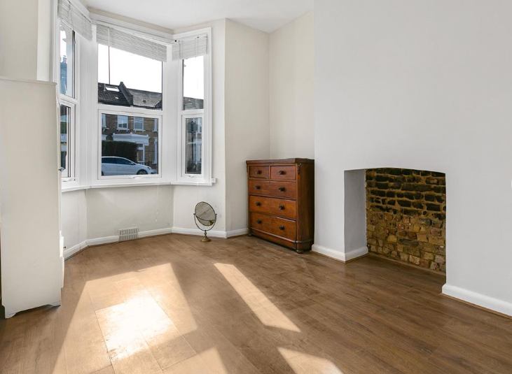 Room Vant Road in Greater London