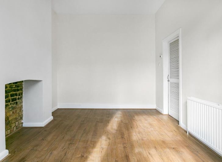 Room Vant Road in Greater London