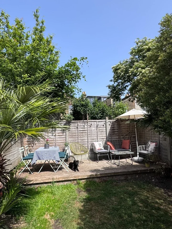 Room Hewitt Road in Greater London