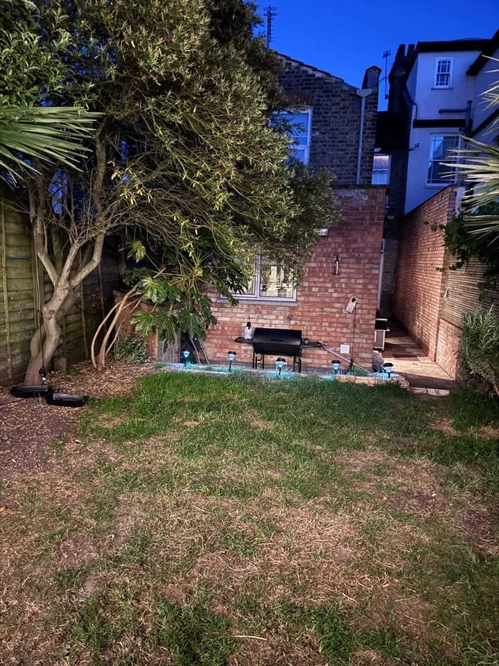 Room Hewitt Road in Greater London