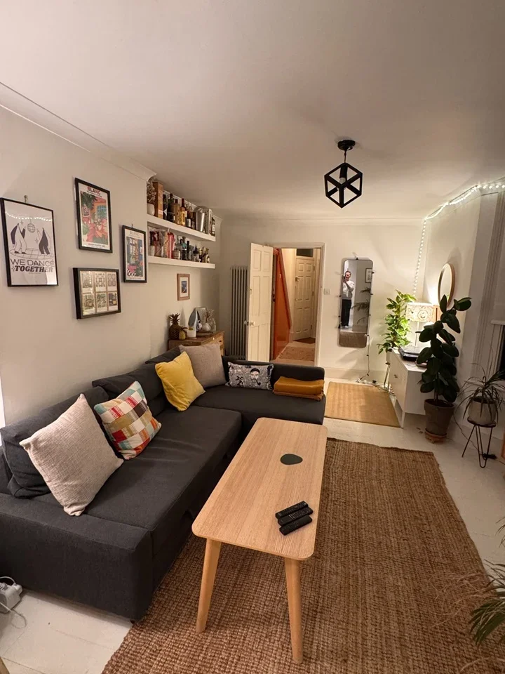 Room Hewitt Road in Greater London
