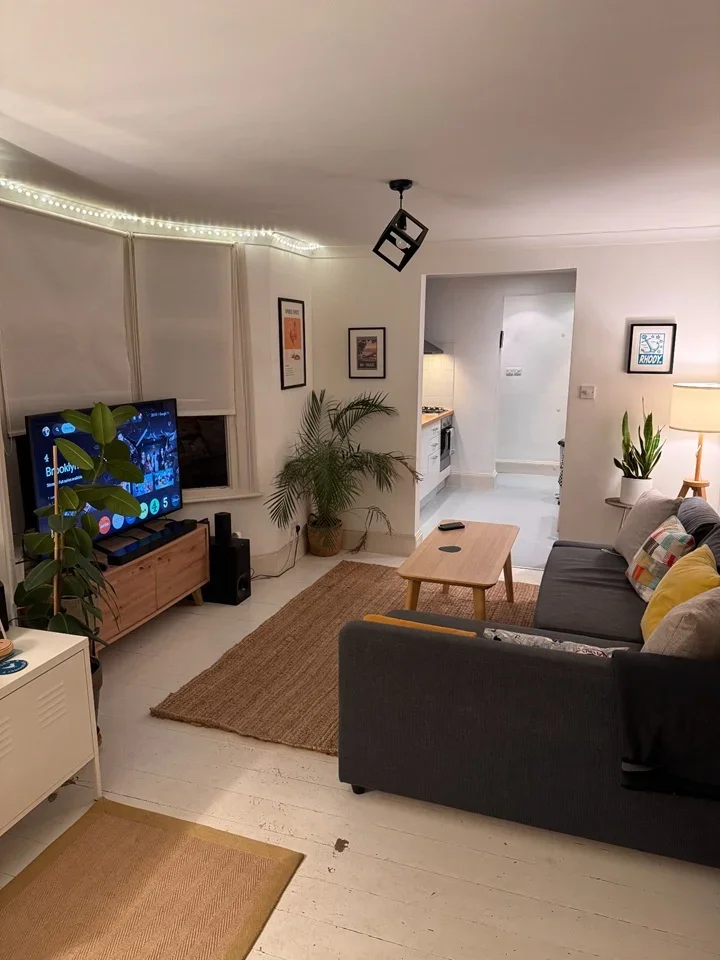 Room Hewitt Road in Greater London