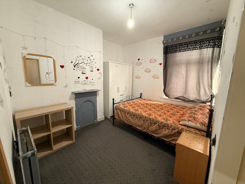 Room Kingswood Place in Bradford