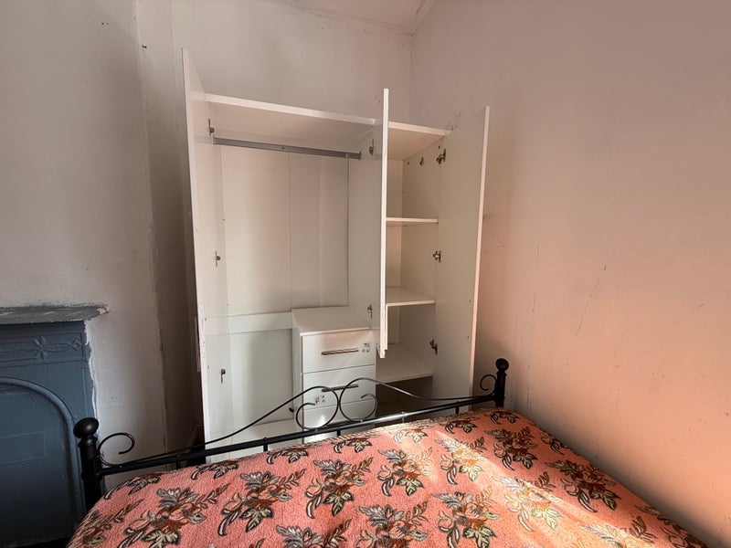 Room Kingswood Place in Bradford