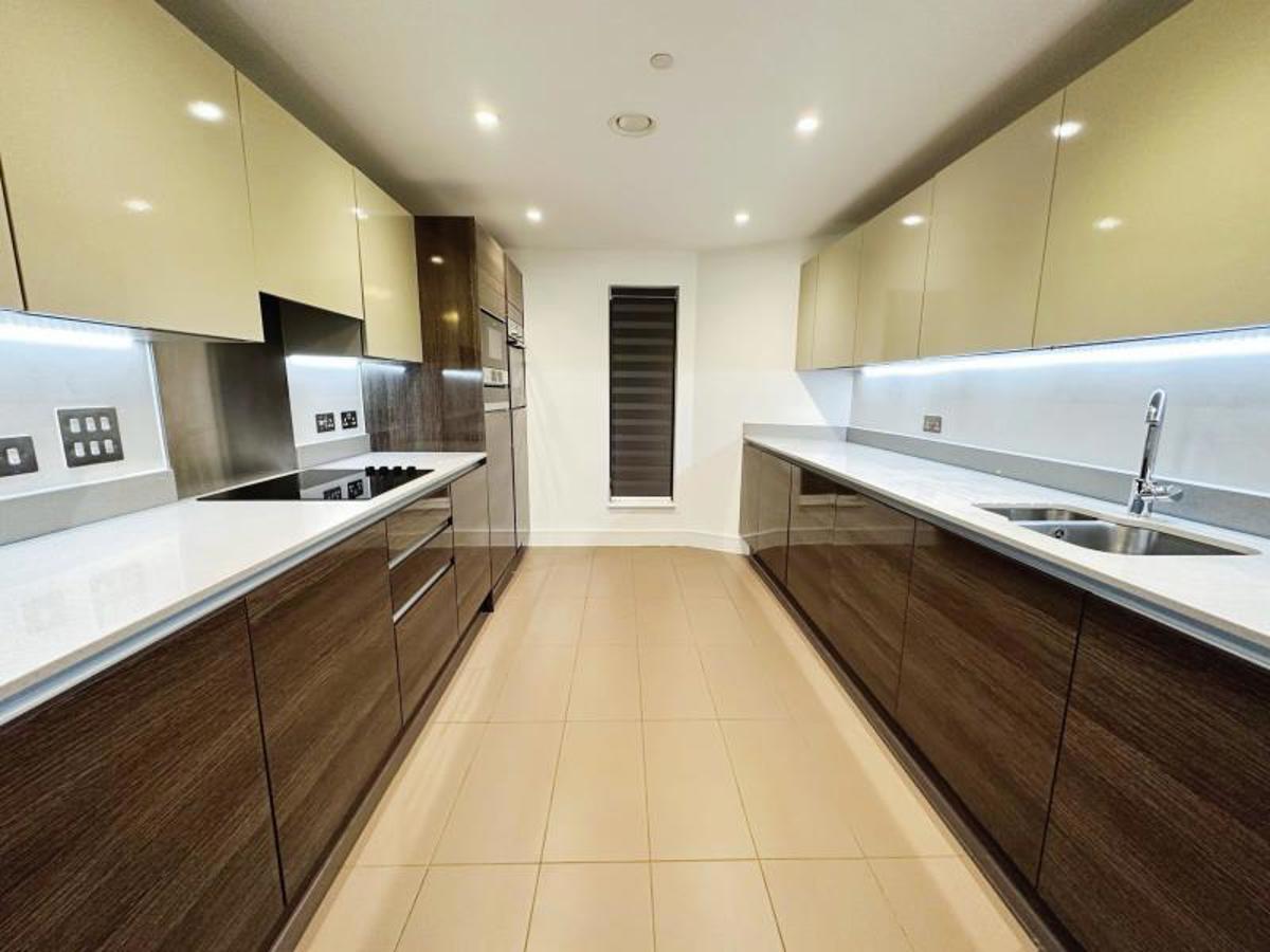 Flat Colston Avenue in Bristol