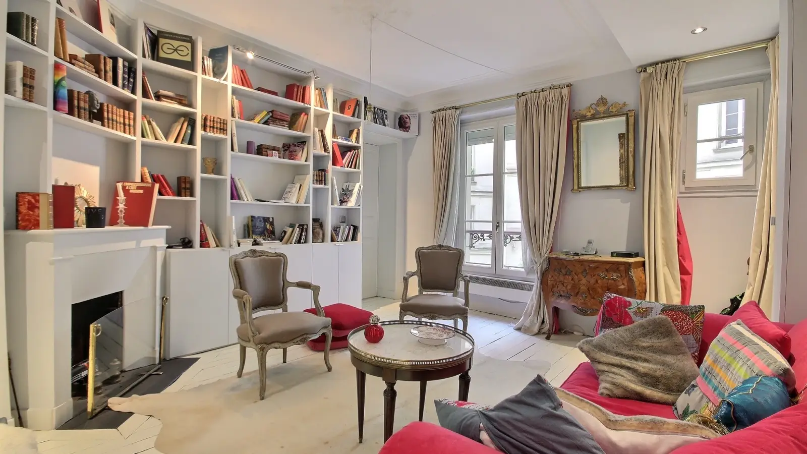 Flat Rue Eugène Sue in Paris
