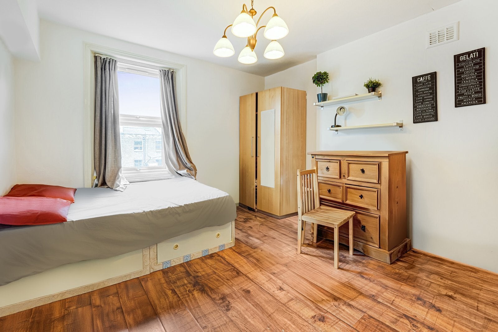 Flat Nevern Place in Greater London