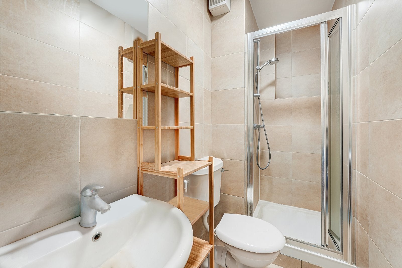 Flat Nevern Place in Greater London