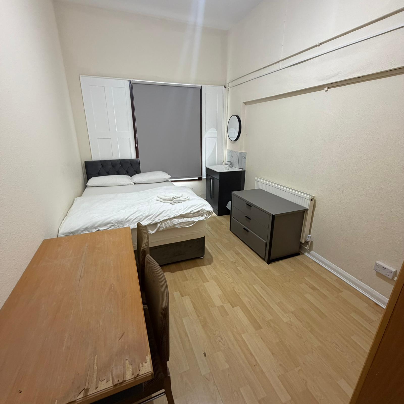 Flat Bath Road in Greater London