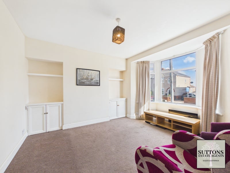 Room Lavender Avenue in Coventry