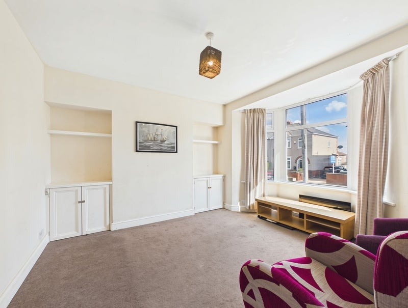 Room Lavender Avenue in Coventry